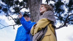 Johanna and Steve Noakes standing in front of a tree.
